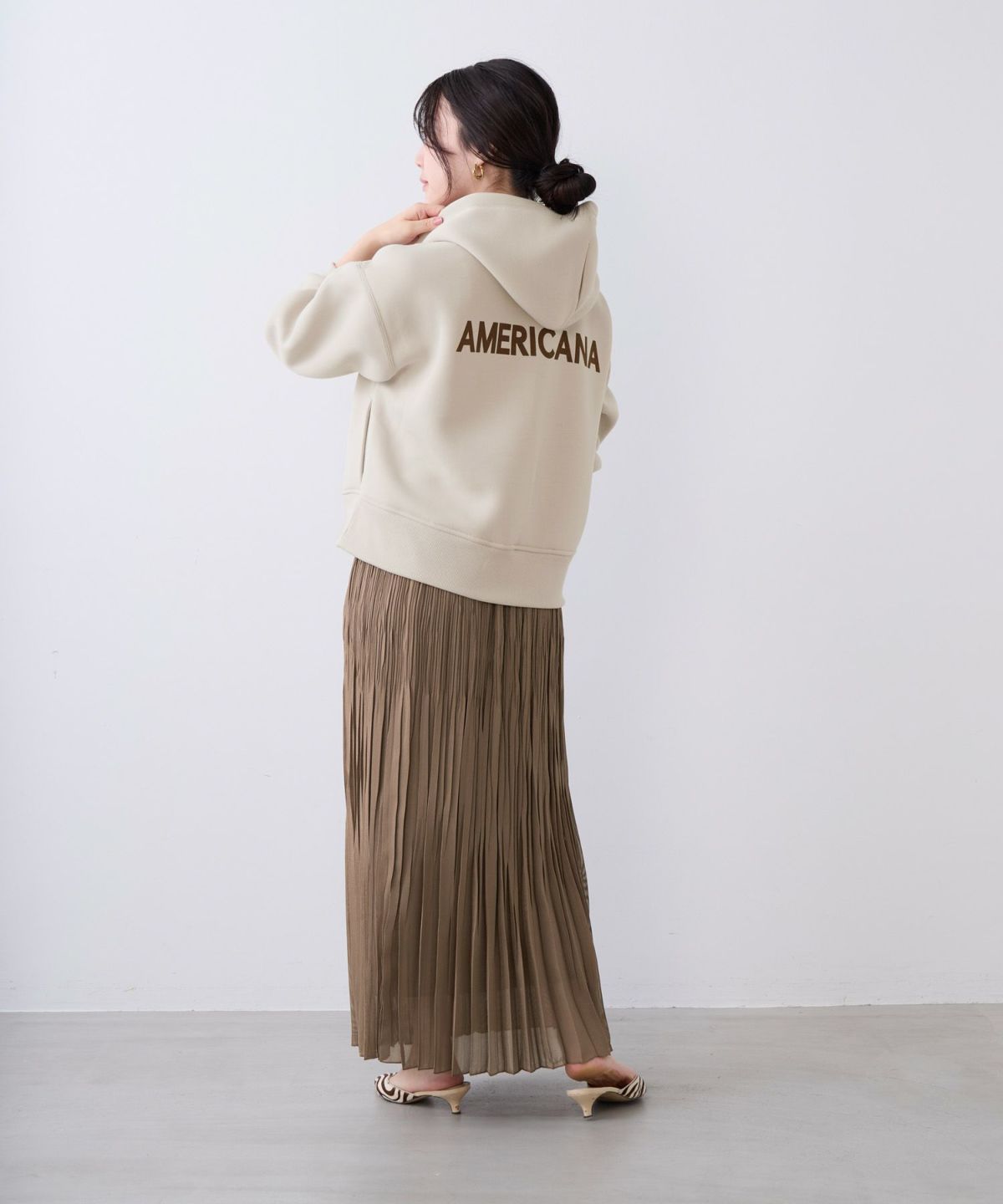 AMERICANA】別注-バックロゴクロップドジップアップパーカー