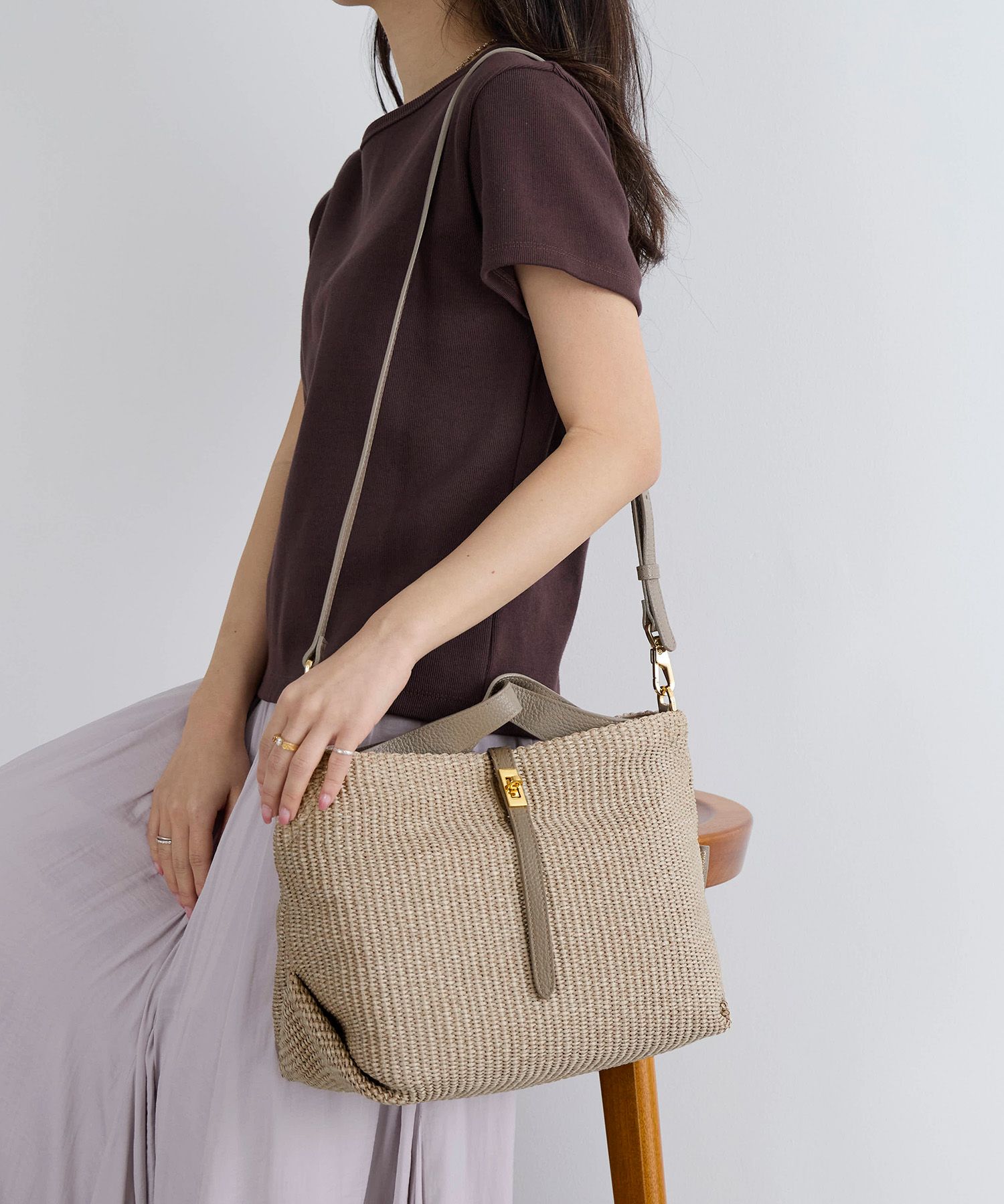 VIOLAd'ORO】ラフィア調2WAYレザー金具付きショルダーバッグ-SANDRO